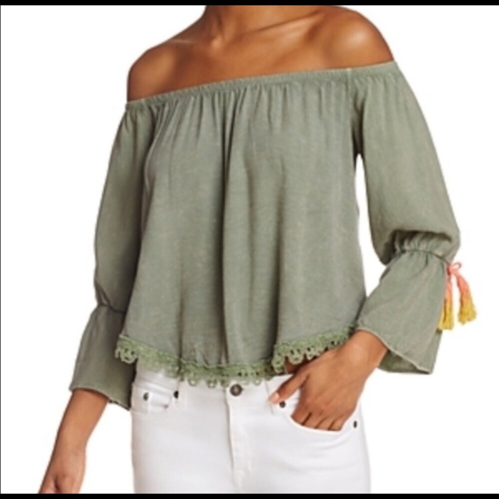 Vintage Havana off the shoulder Top NWT